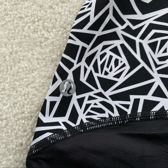 Lululemon real quick crop full on luxtreme posey 6 black white - Picture 13 of 15